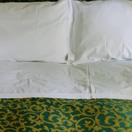 Cornelio Otel 3*