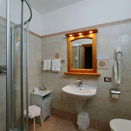 Otel Cornelio 3*