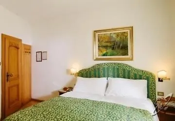 Cornelio Otel 3*